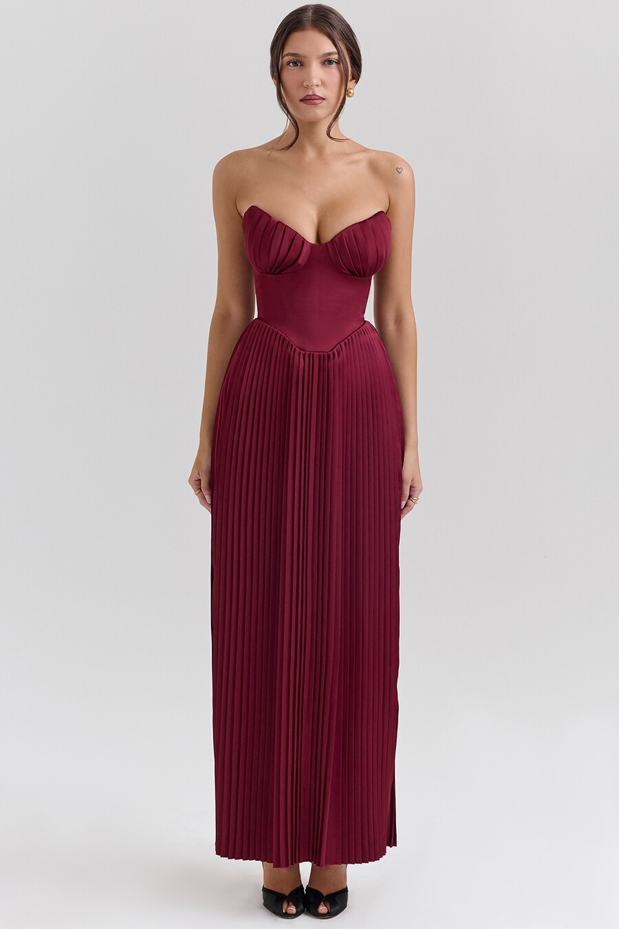 beerenfarbenes plissiertes georgette-maxikleid