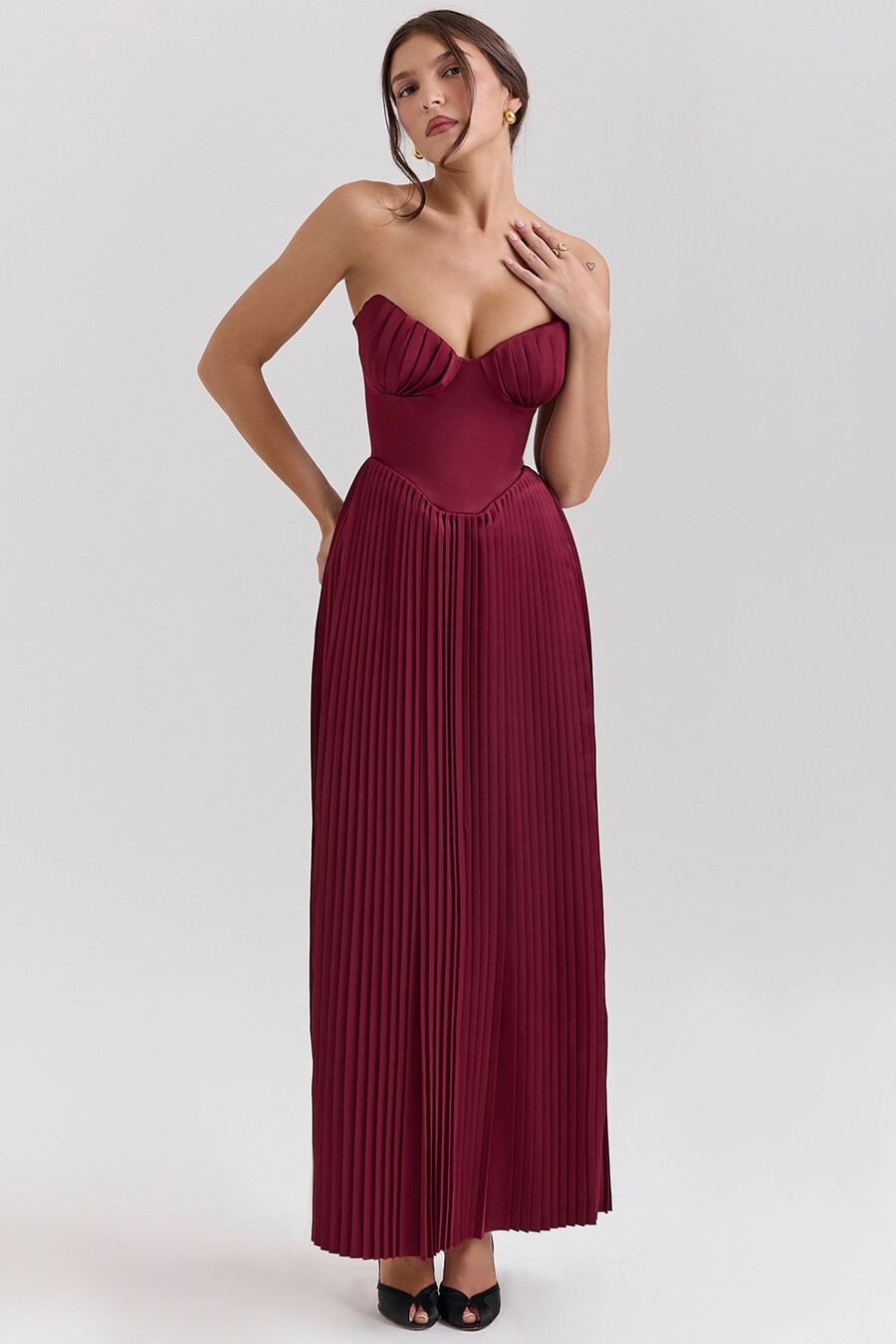 beerenfarbenes plissiertes georgette-maxikleid