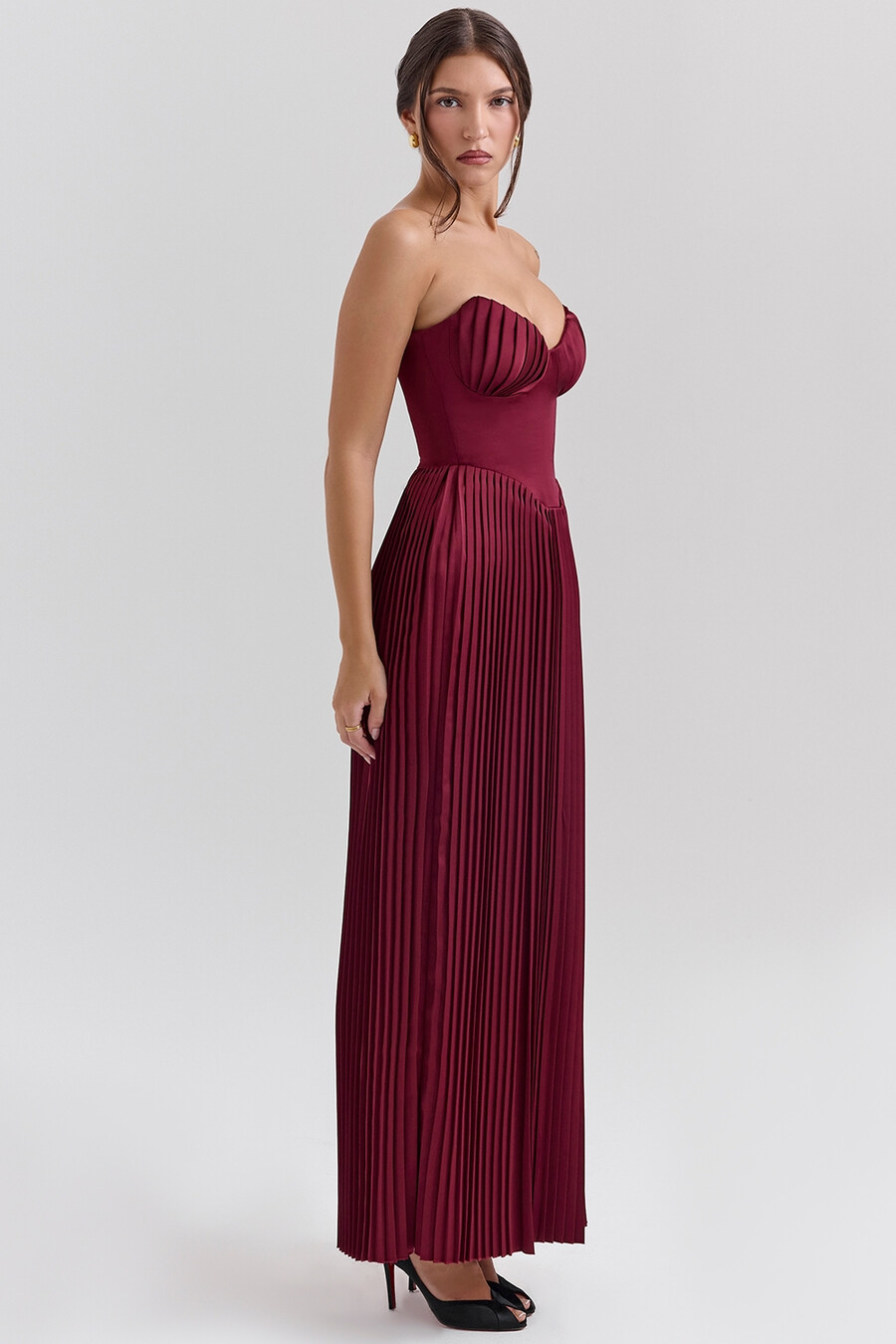 beerenfarbenes plissiertes georgette-maxikleid