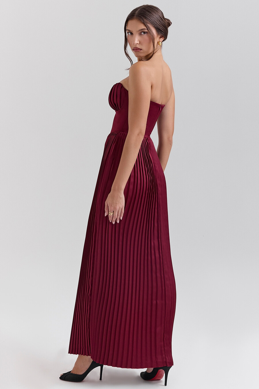 beerenfarbenes plissiertes georgette-maxikleid