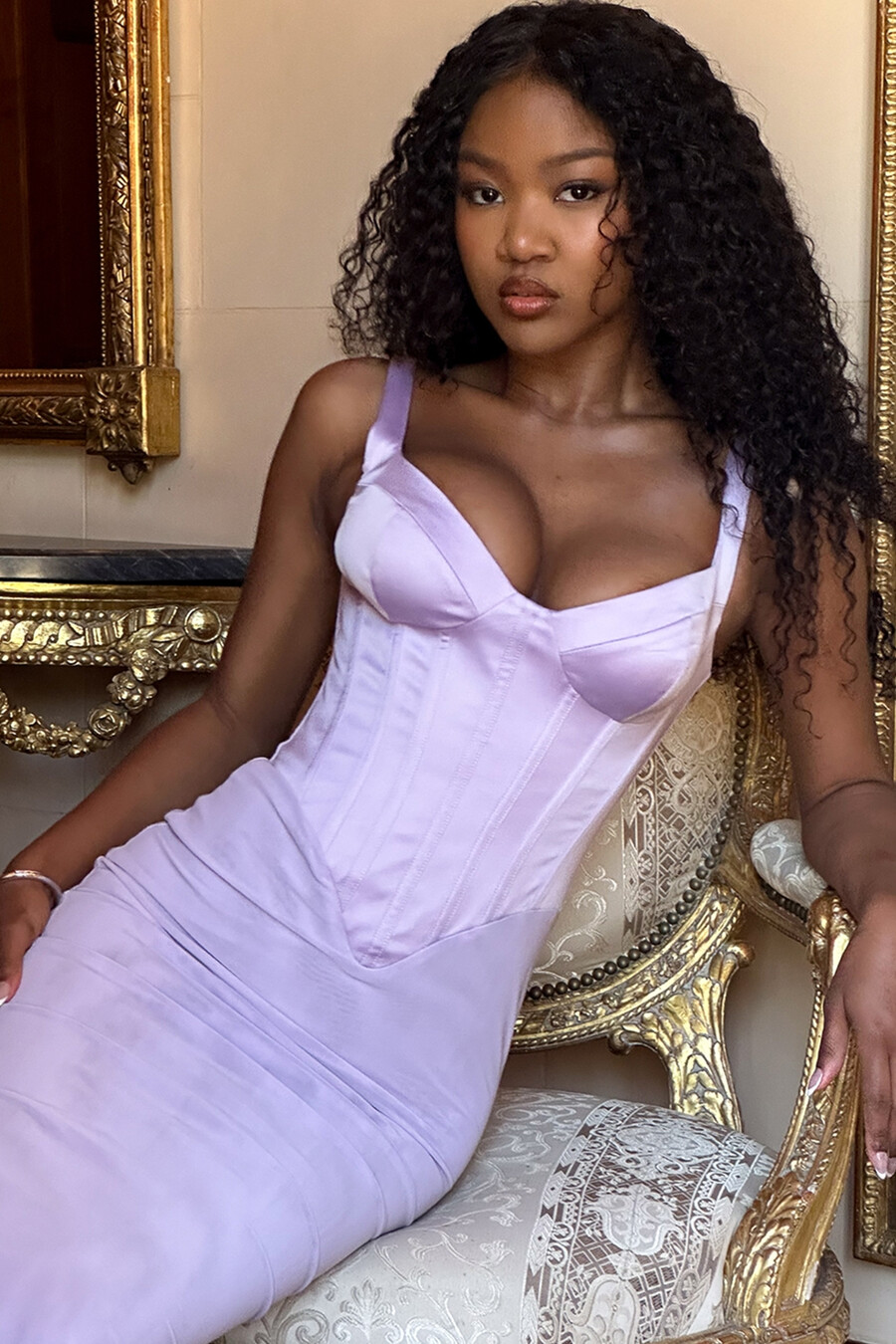 orchideenfarbenes satin-korsett-maxikleid