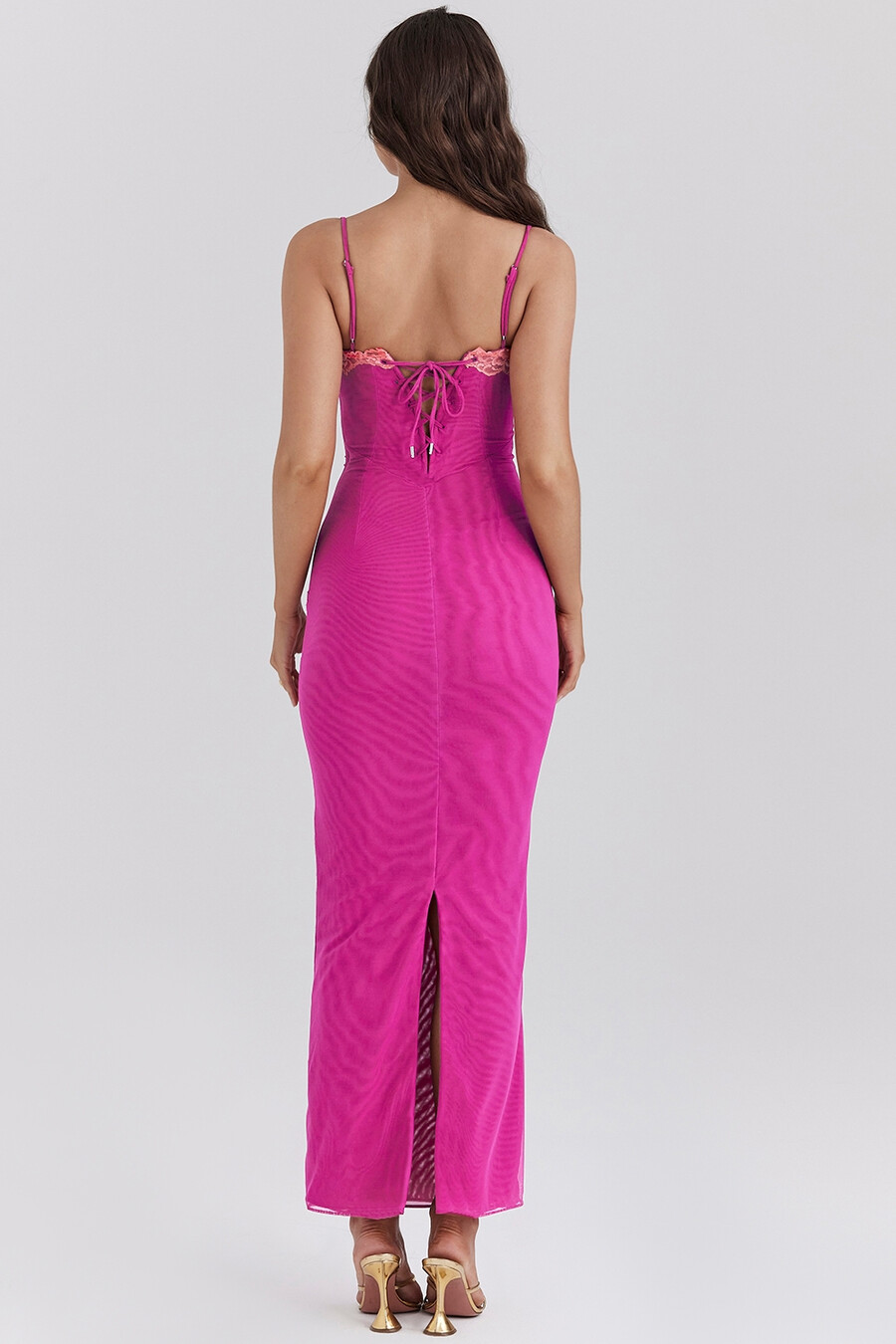 himbeerfarbenes maxikleid mit spitzenbesatz