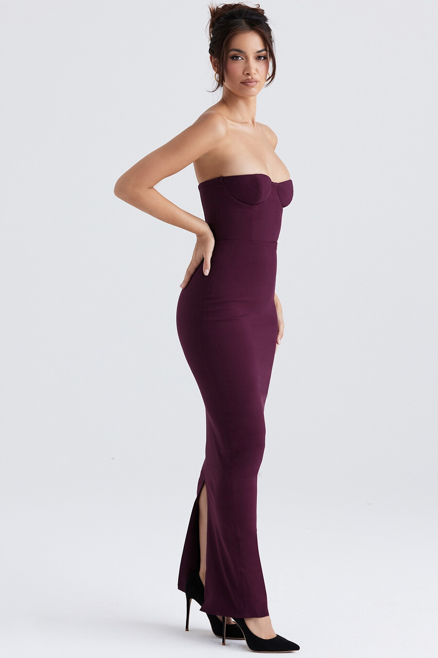 traubenfarbenes trägerloses korsett-maxikleid