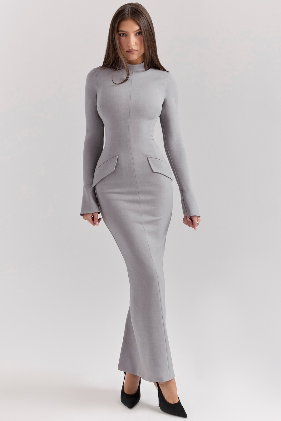 hellgraues figurbetontes maxikleid