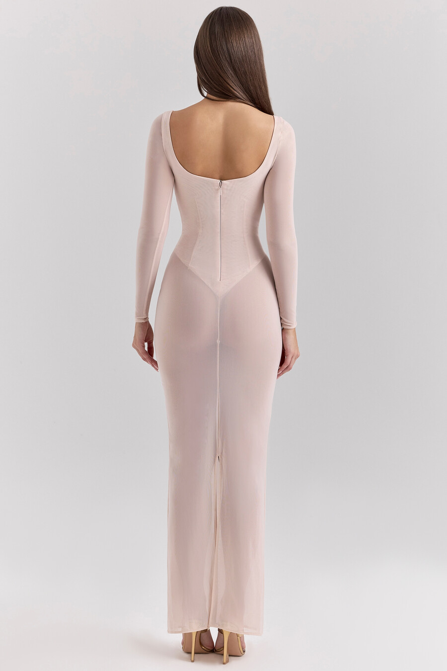 rosafarbenes maxikleid aus mesh mit passendem body