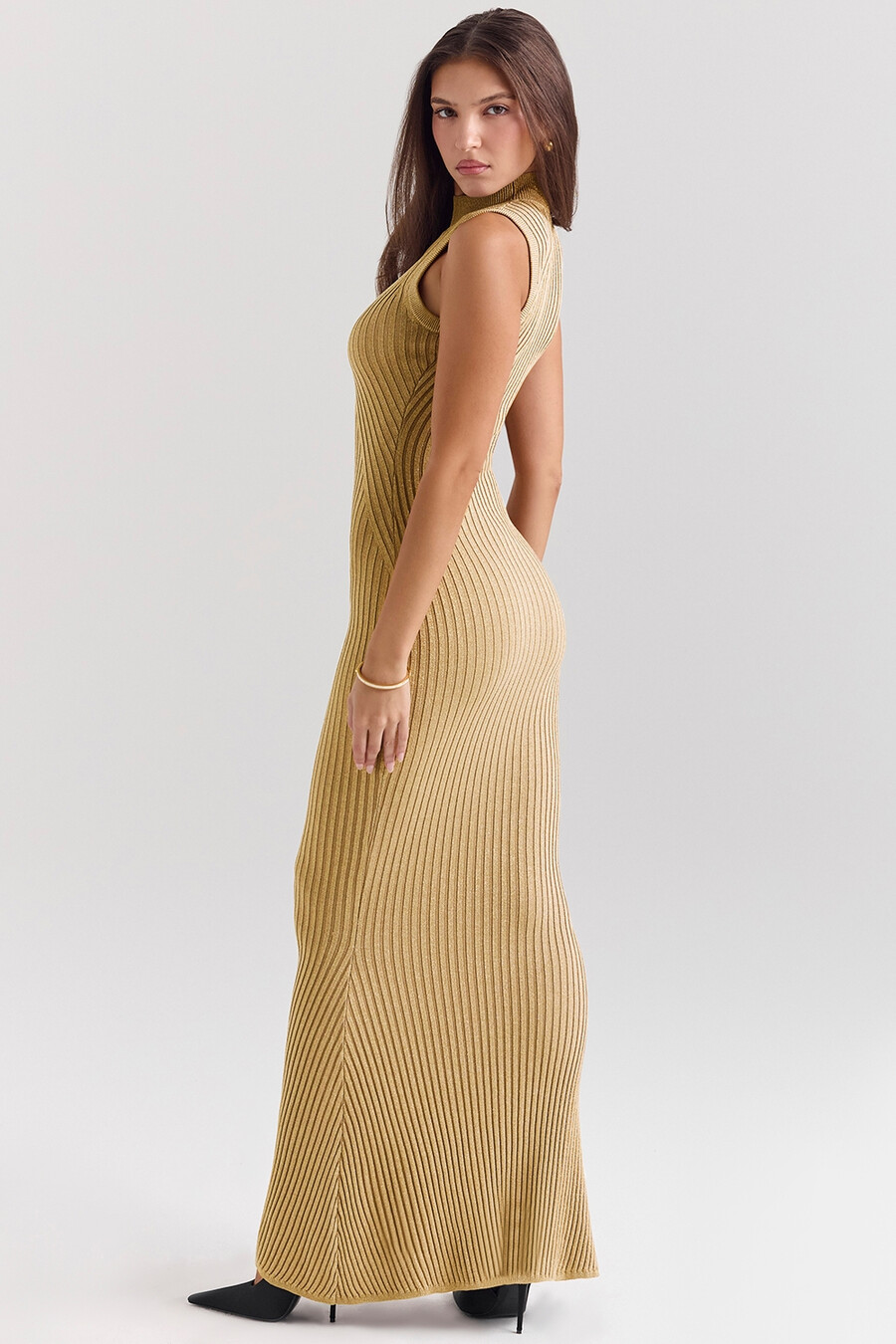 goldfarbenes geripptes maxikleid mit metallic-effekt