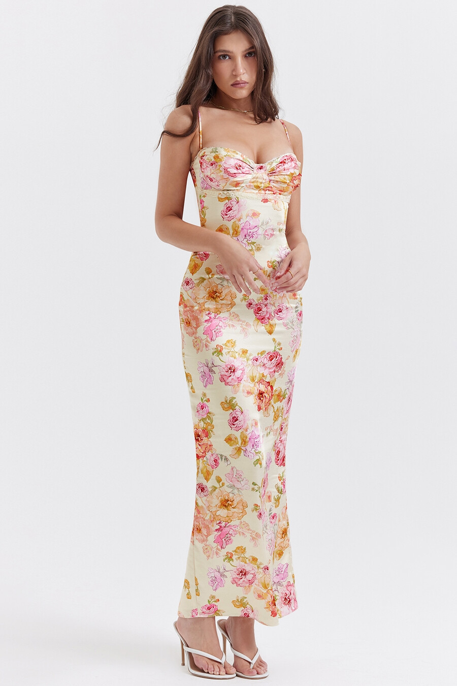 elfenbeinfarbenes maxikleid mit blumenmuster