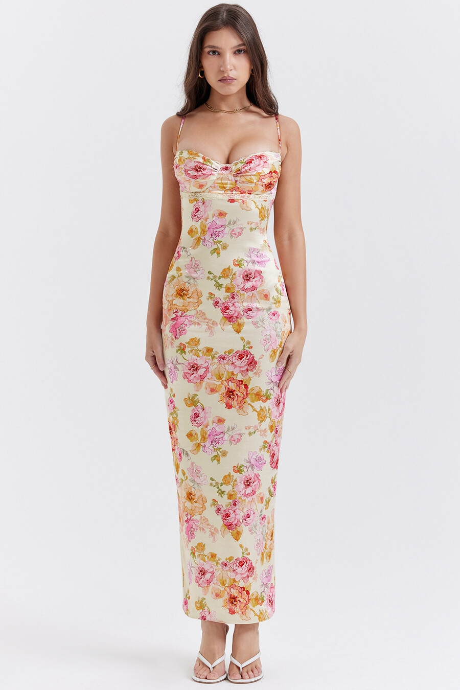elfenbeinfarbenes maxikleid mit blumenmuster