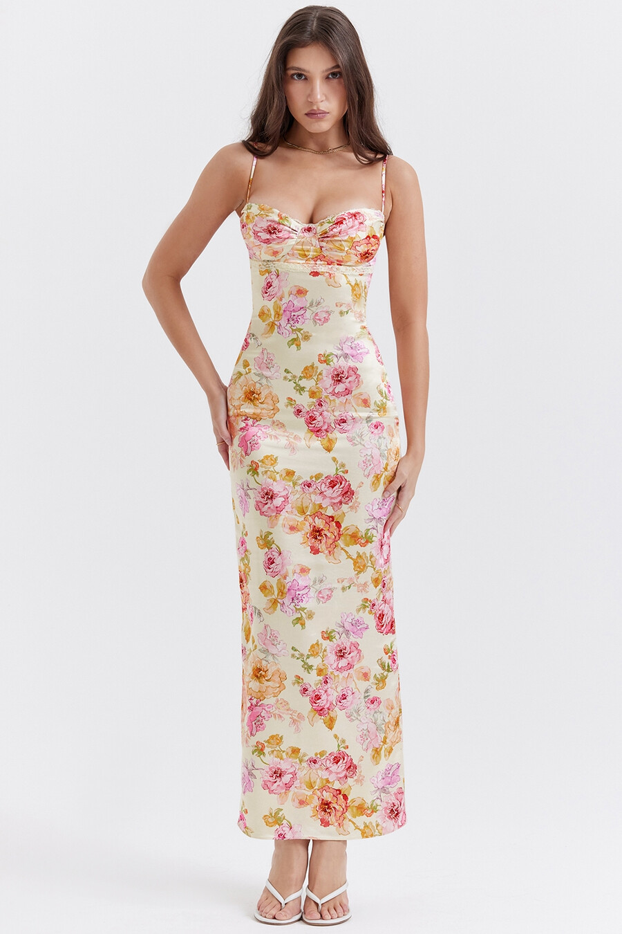 elfenbeinfarbenes maxikleid mit blumenmuster