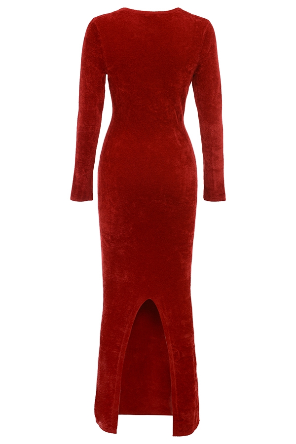 scharlachrotes chenille-kleid mit herzausschnitt