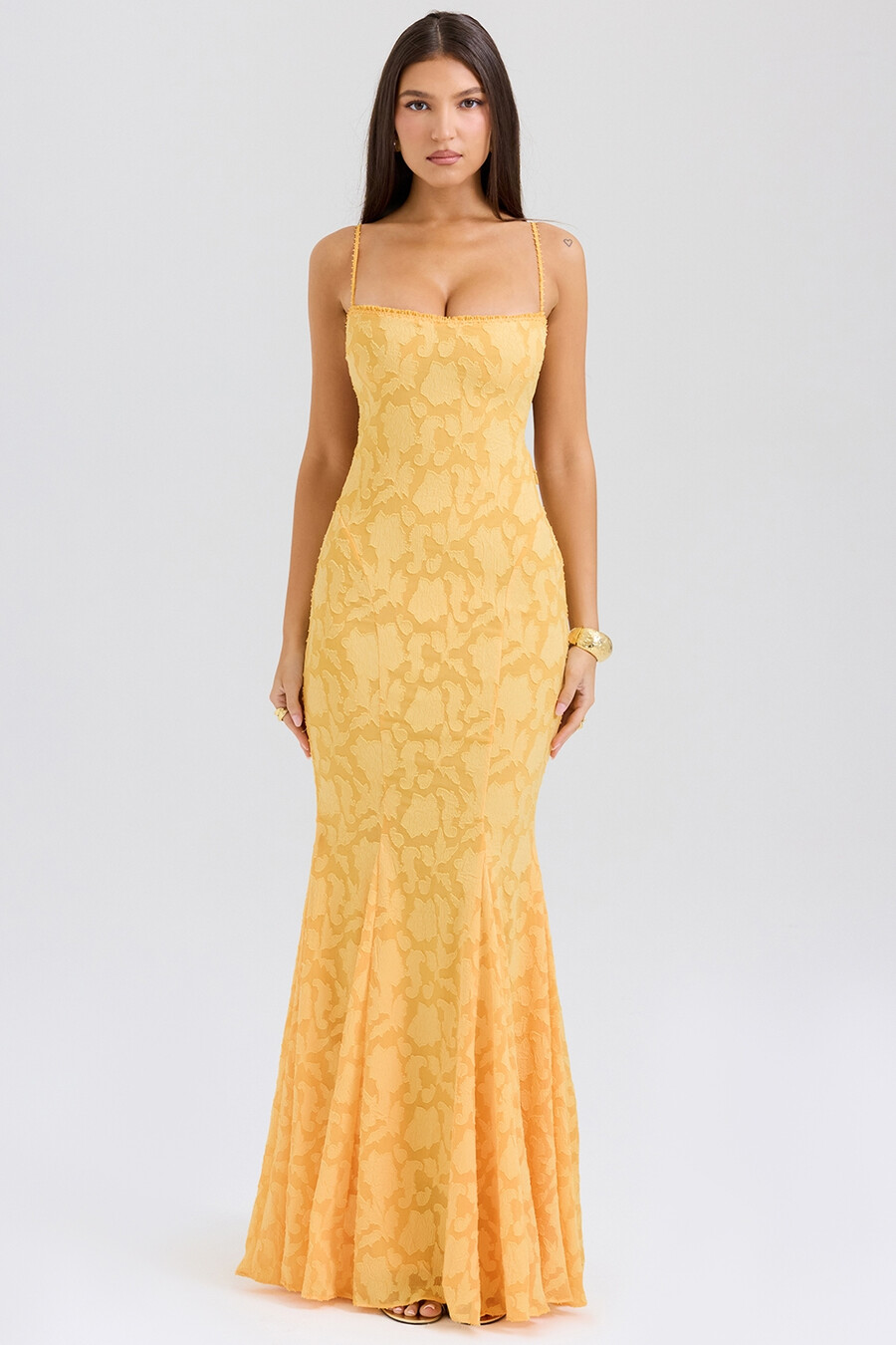 aprikosenfarbenes maxikleid mit schnürung am rücken