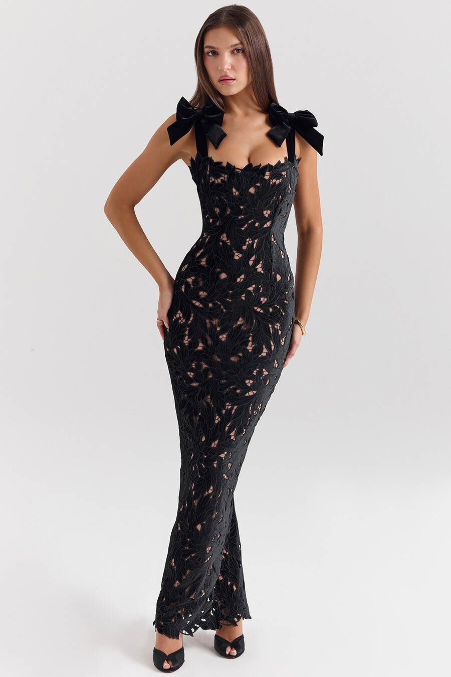 schwarzes maxikleid aus samt und spitze