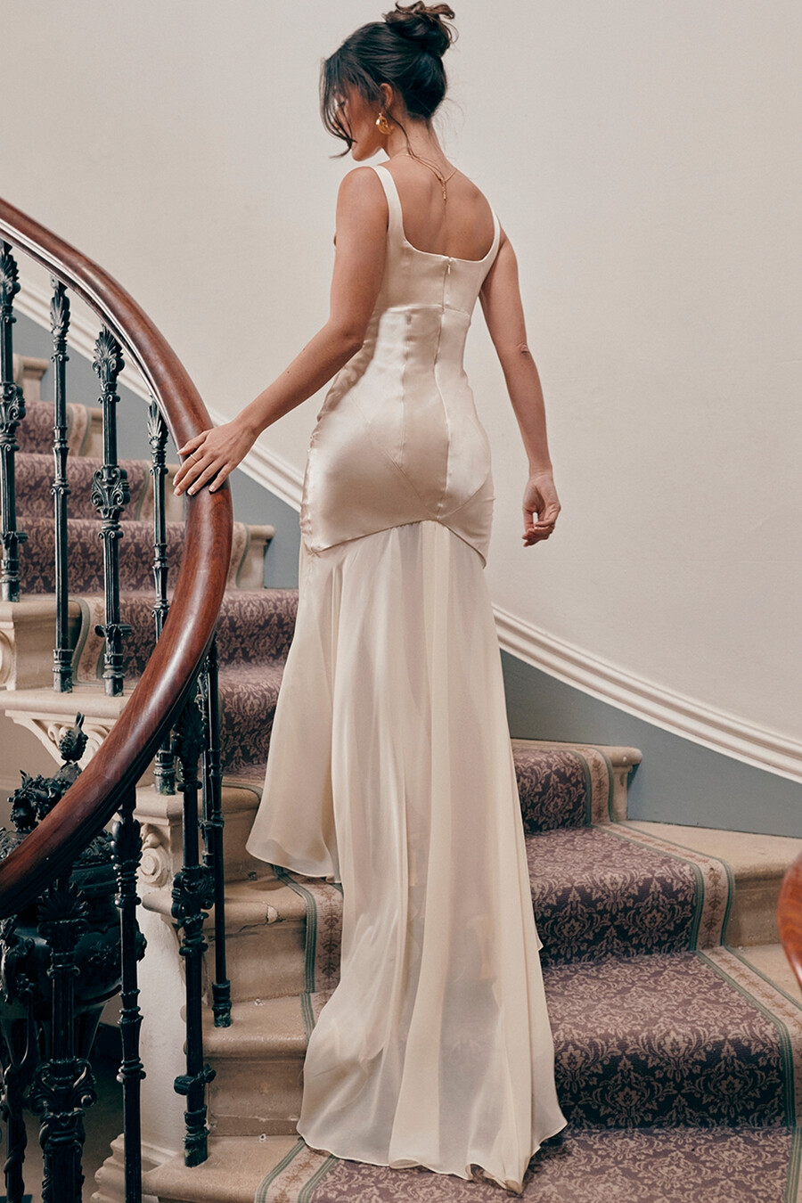 champagnerfarbenes chiffon-abendkleid