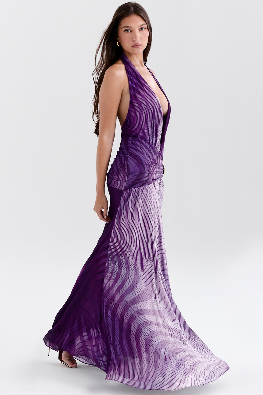 orchideenfarbenes rückenfreies neckholder-maxikleid