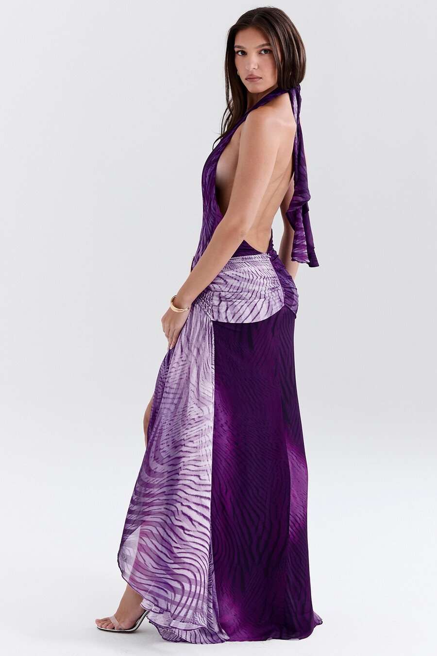 orchideenfarbenes rückenfreies neckholder-maxikleid