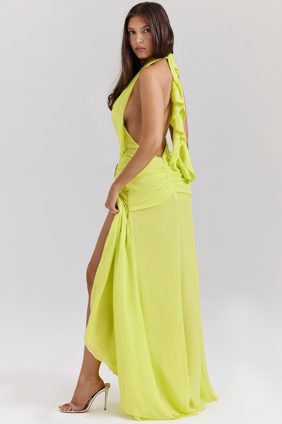 säuregrünes rückenfreies neckholder-maxikleid