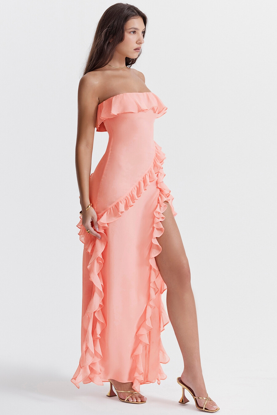 aprikosenfarbenes rüschen-maxikleid
