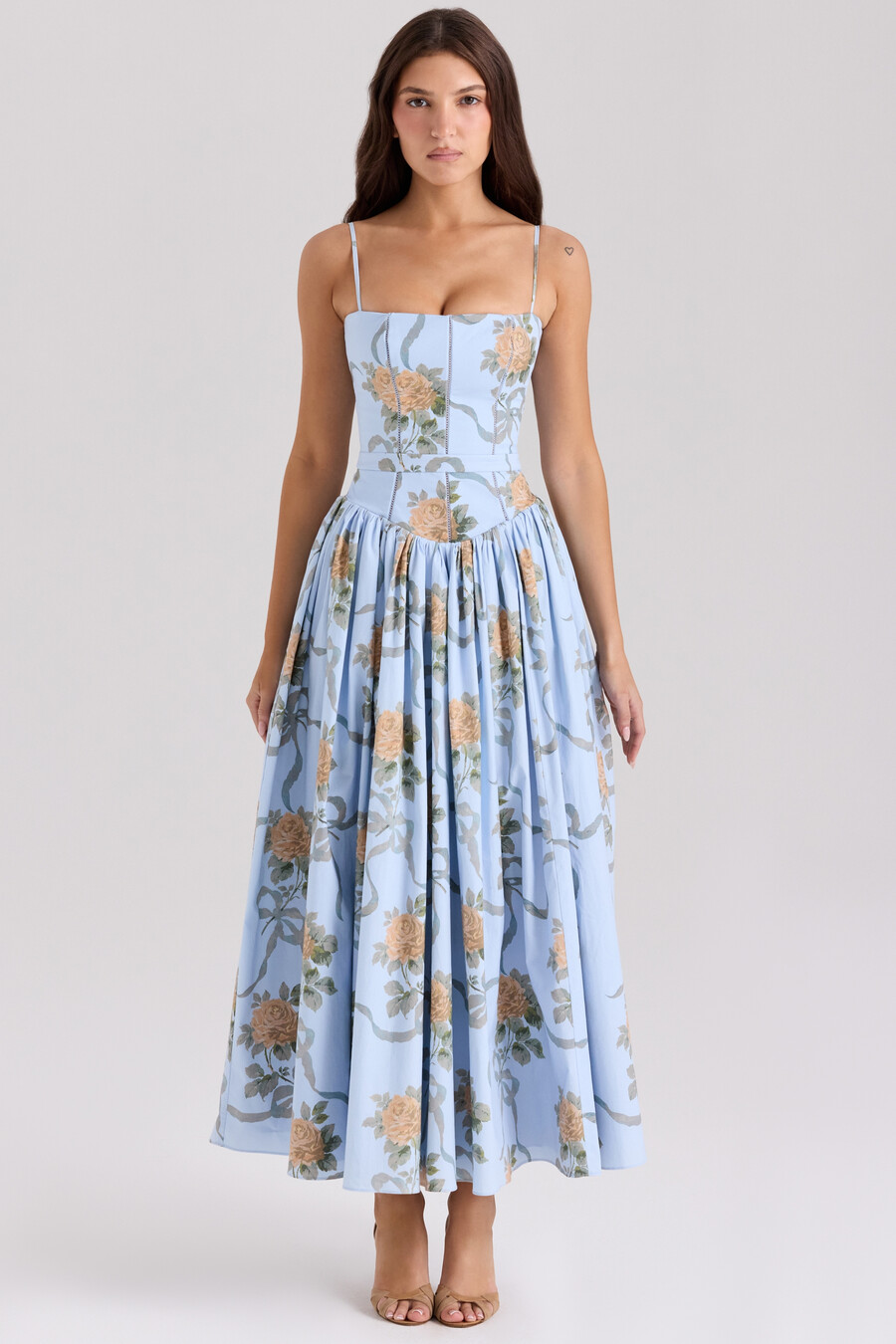 blaues midi-sommerkleid aus baumwolle mit vintage-rosenmuster