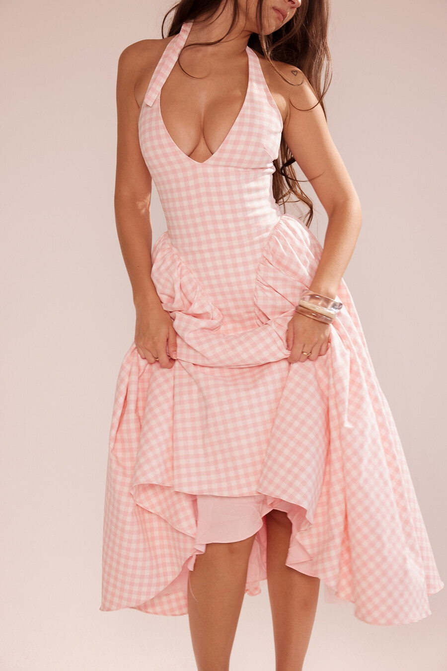 erdbeer-shortcake-gingham-halter-midikleid