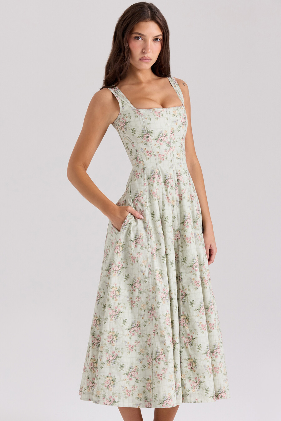 midikleid aus baumwolle mit salbei-blumenmuster