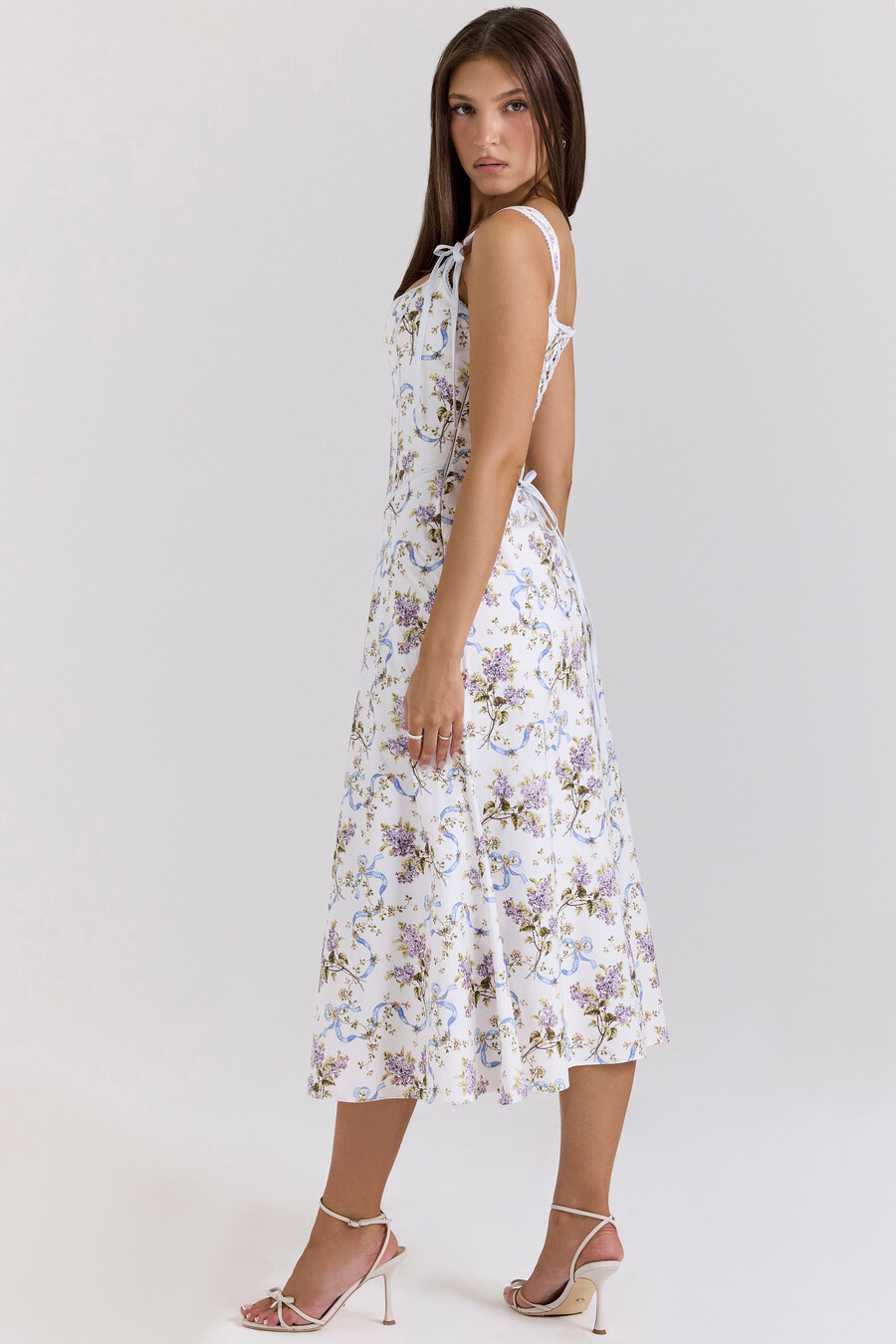 cremefarbenes midikleid aus baumwolle mit blumenmuster