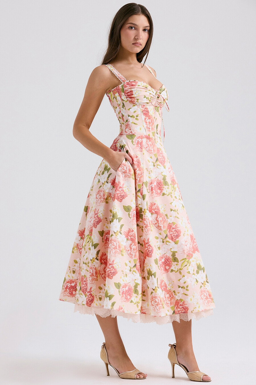 sommerkleid aus baumwolle mit rosa pfingstrosenmuster und bustier-design
