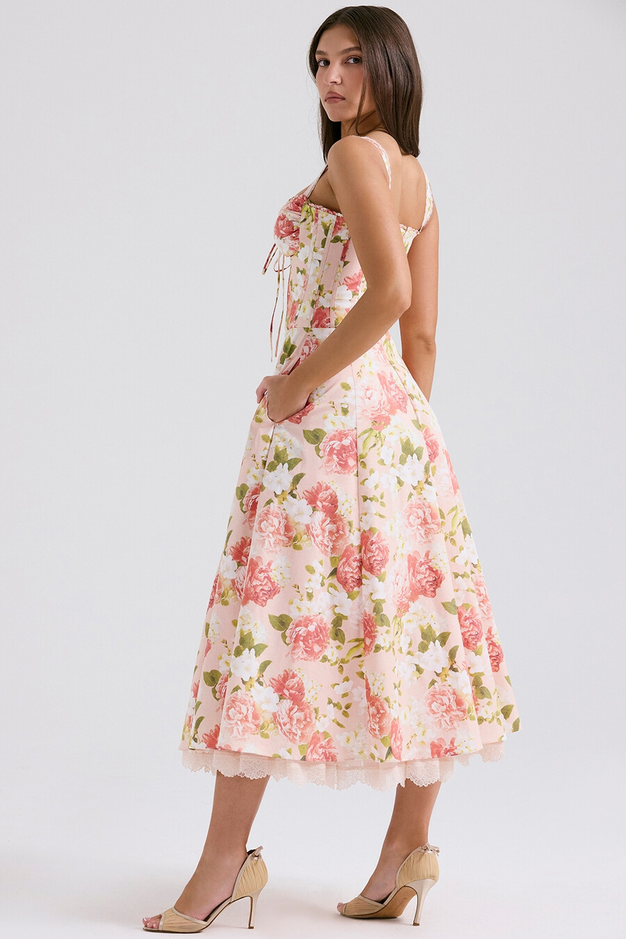 sommerkleid aus baumwolle mit rosa pfingstrosenmuster und bustier-design