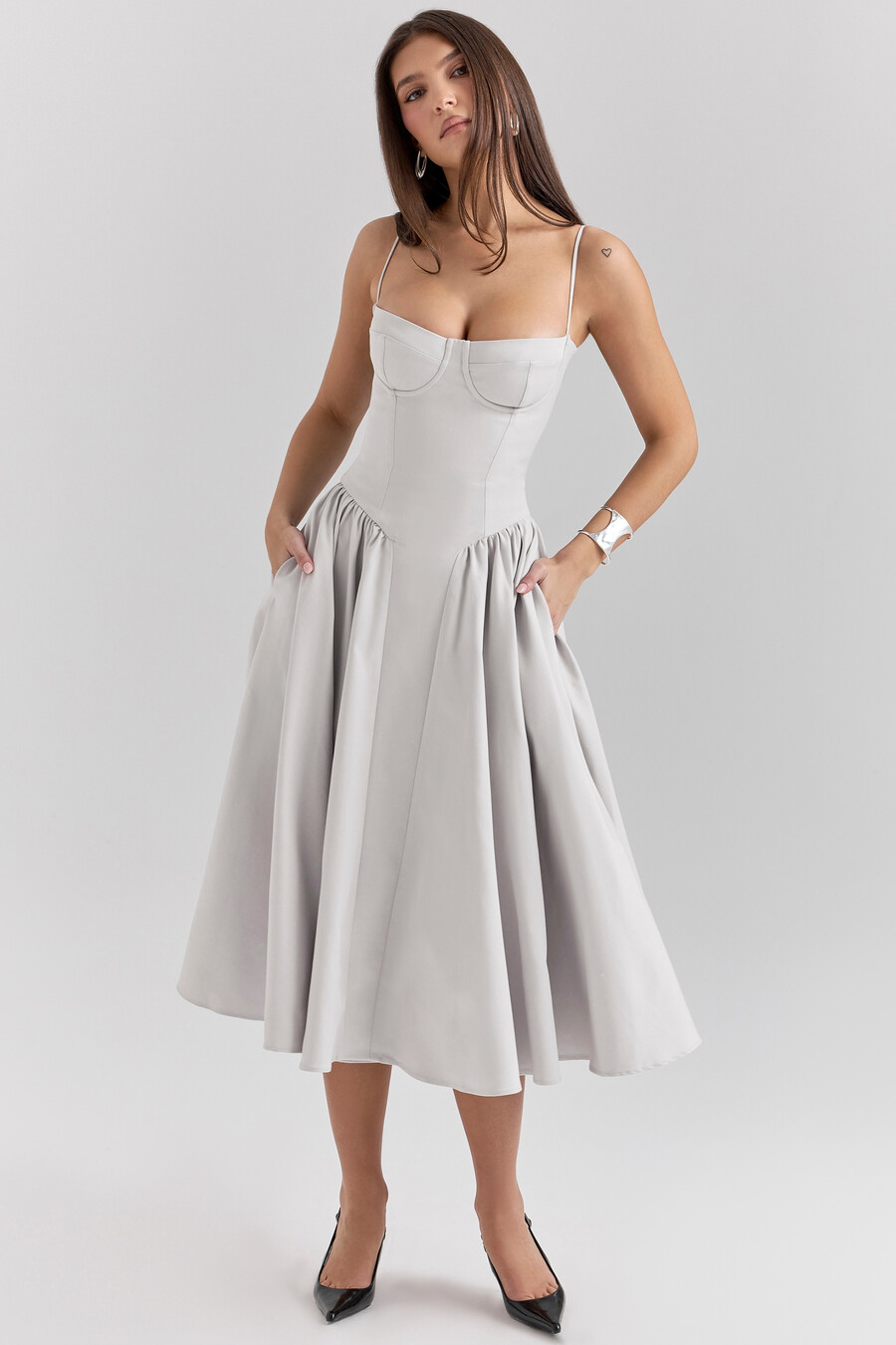taubengraues korsett-midikleid