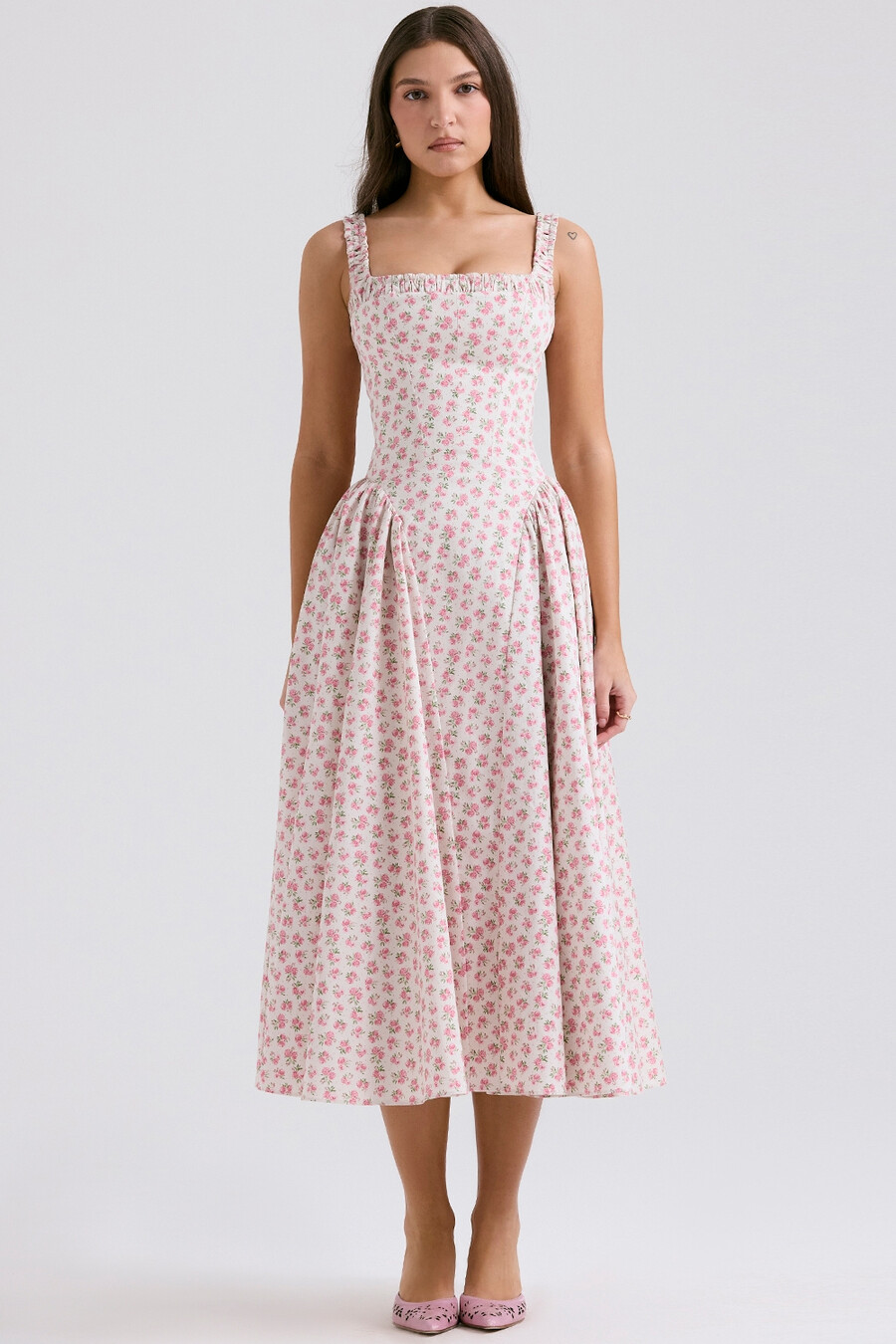 weißes baumwoll-midikleid mit rosenknospenmuster