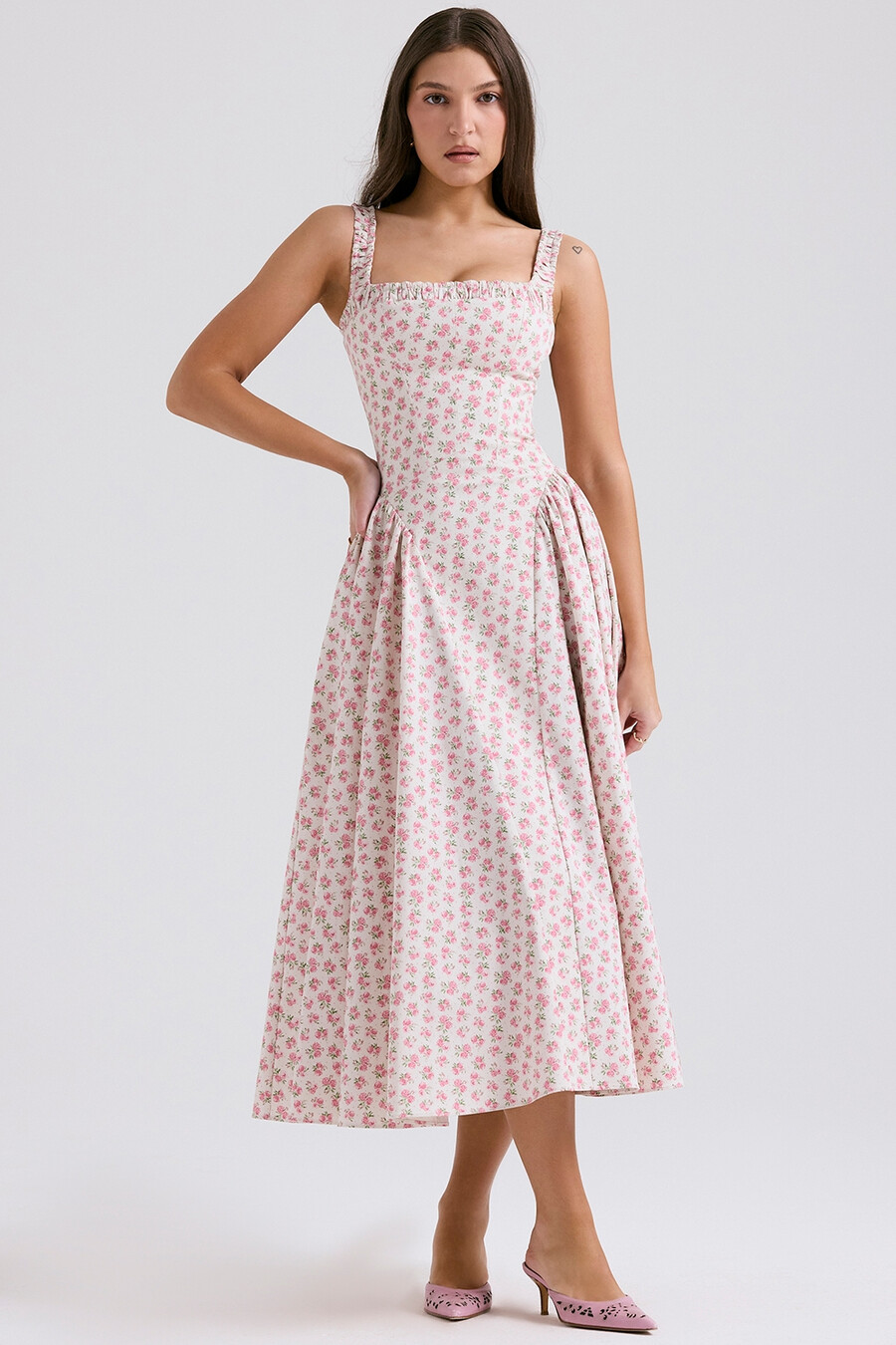 weißes baumwoll-midikleid mit rosenknospenmuster