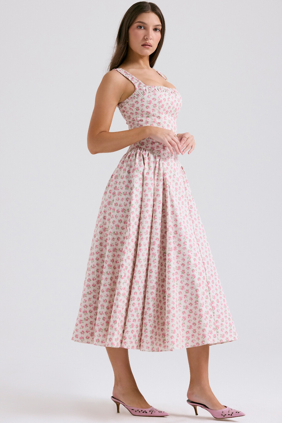 weißes baumwoll-midikleid mit rosenknospenmuster