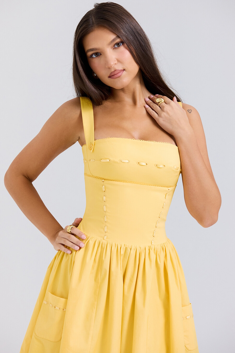 aprikosenfarbenes baumwoll-midikleid
