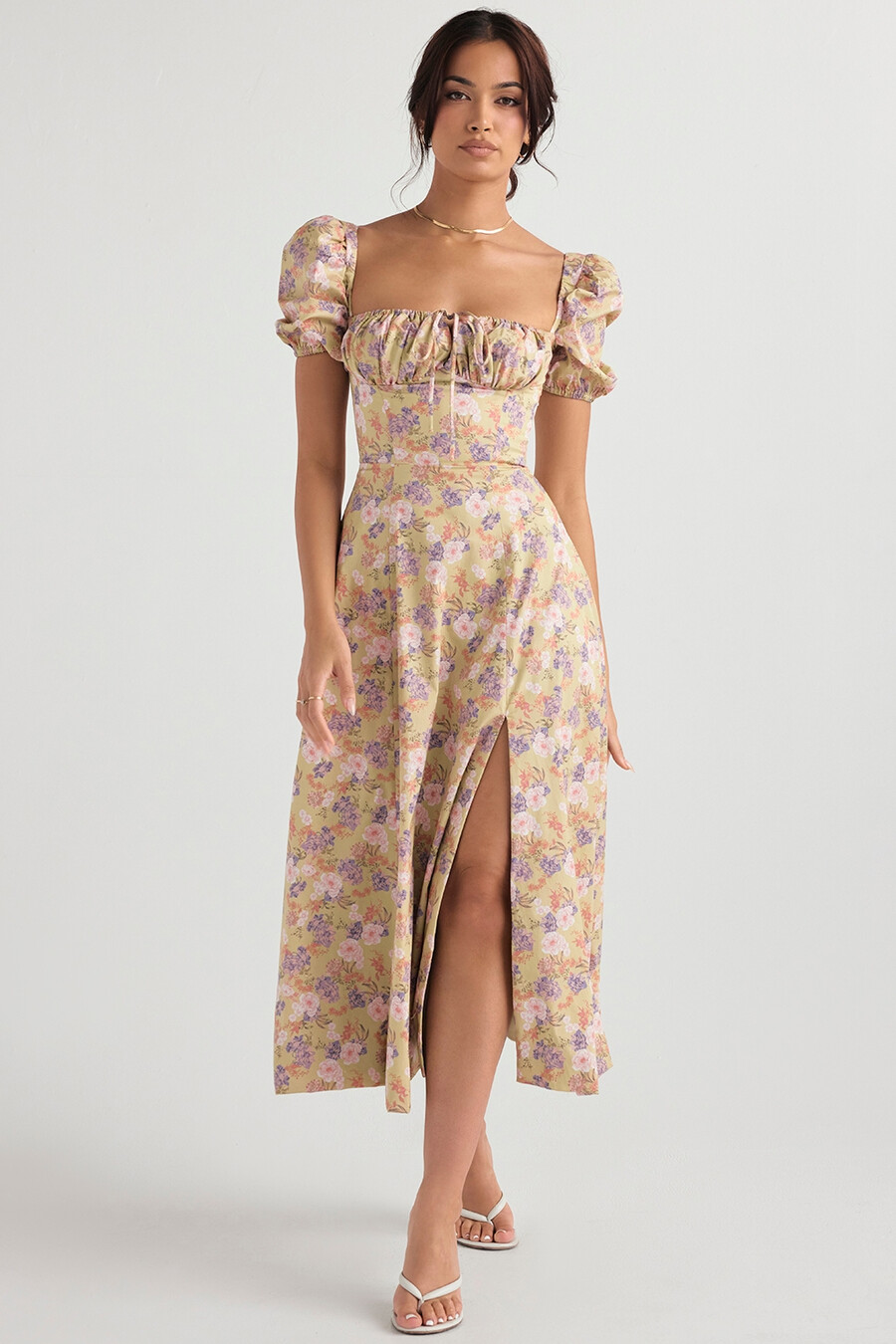 midi-sommerkleid mit pfingstrosenmuster und puffärmeln