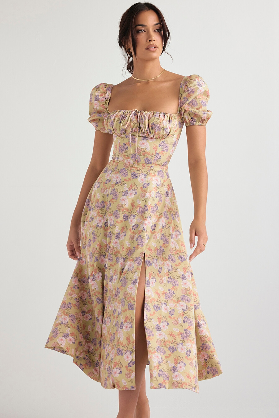 midi-sommerkleid mit pfingstrosenmuster und puffärmeln