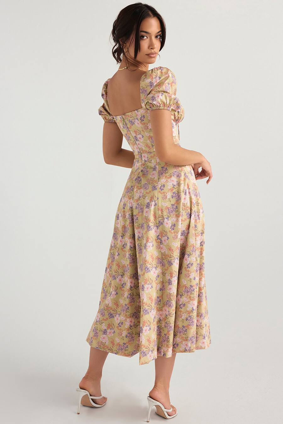 midi-sommerkleid mit pfingstrosenmuster und puffärmeln