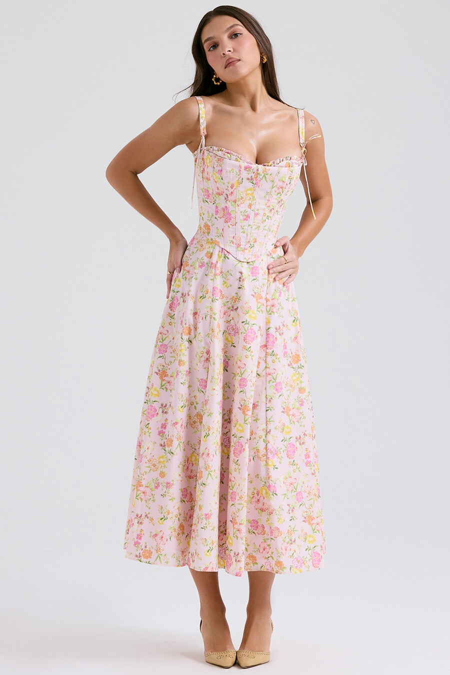 sommerkleid aus baumwolle mit rosa wiesenmuster