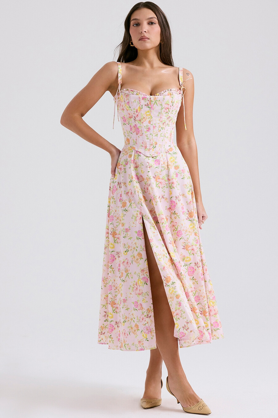sommerkleid aus baumwolle mit rosa wiesenmuster