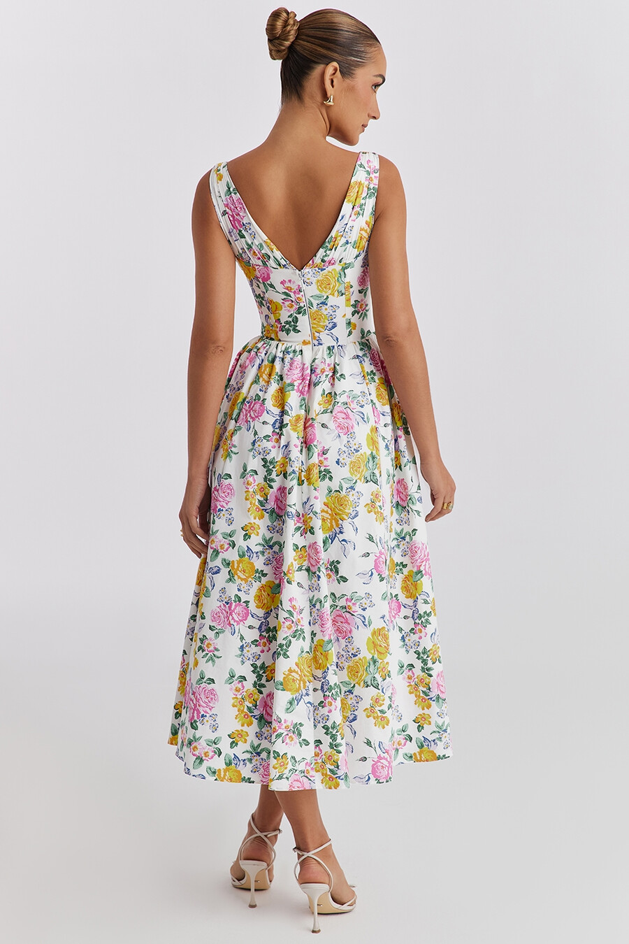 weißes baumwoll-korsettkleid mit vintage-rosenmuster