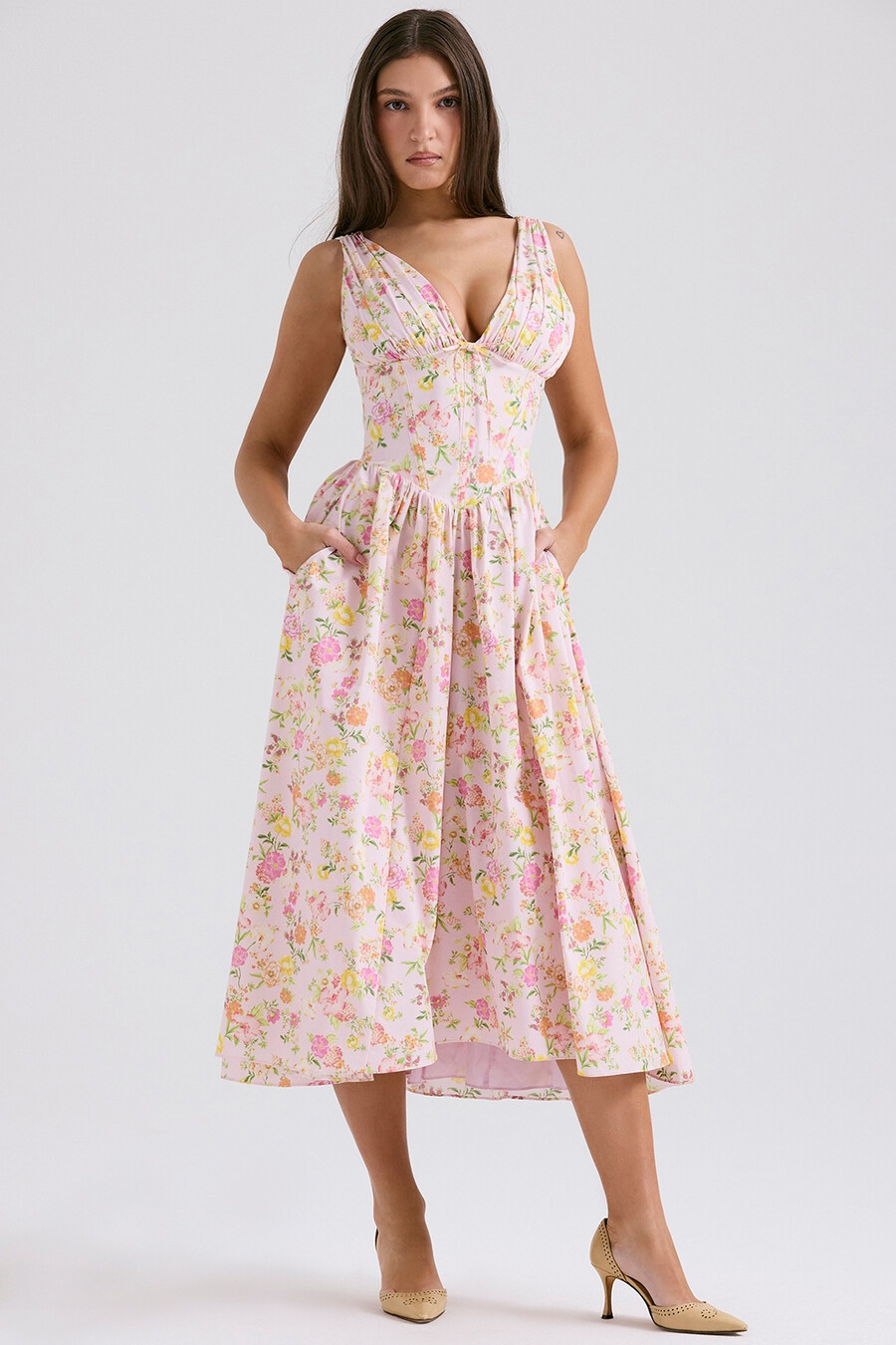 sommerkleid aus baumwolle mit rosa wiesenmuster und korsett-set