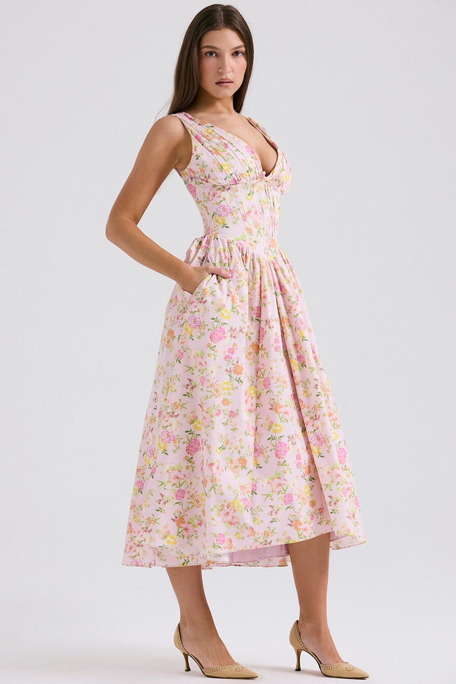 sommerkleid aus baumwolle mit rosa wiesenmuster und korsett-set