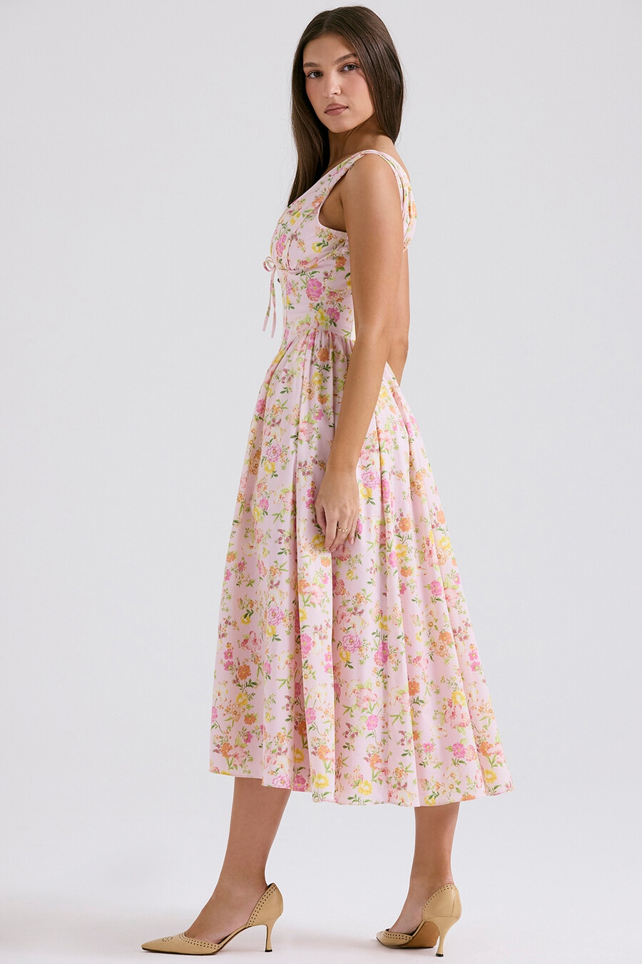 sommerkleid aus baumwolle mit rosa wiesenmuster und korsett-set