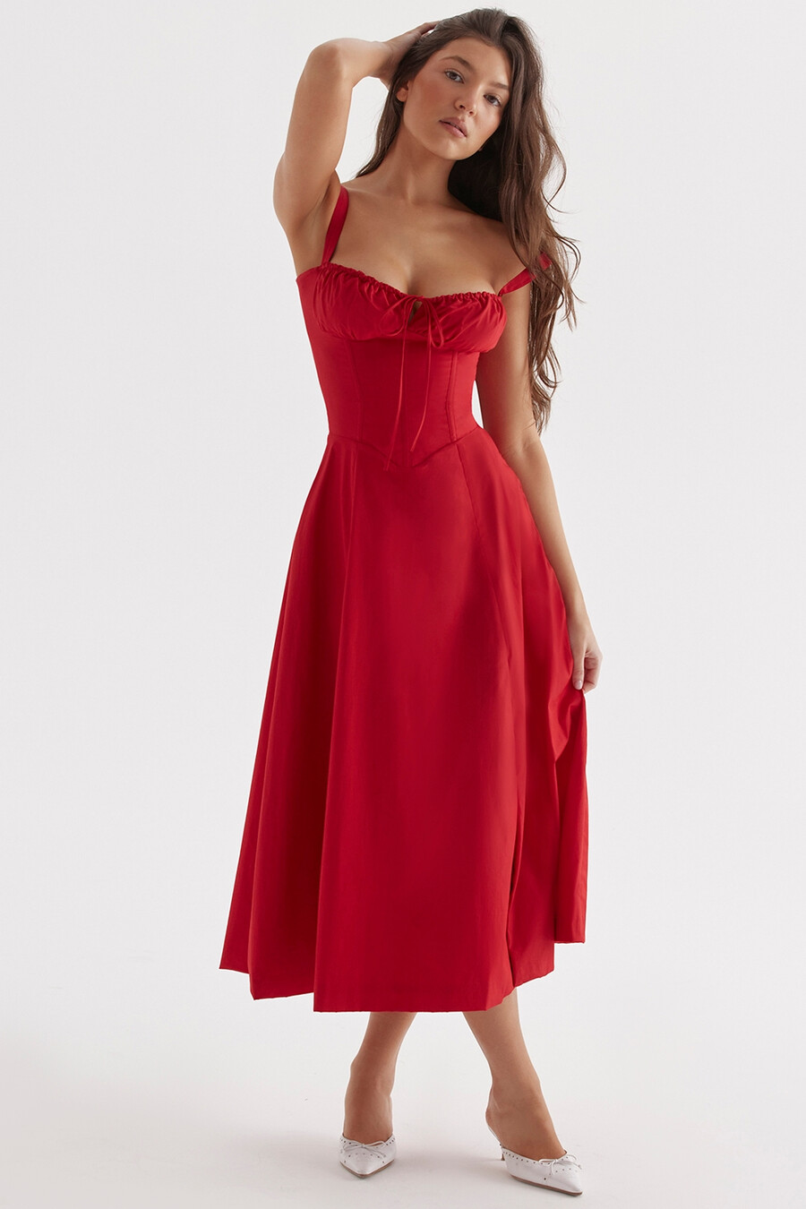 rotes rosen-bustier-sommerkleid