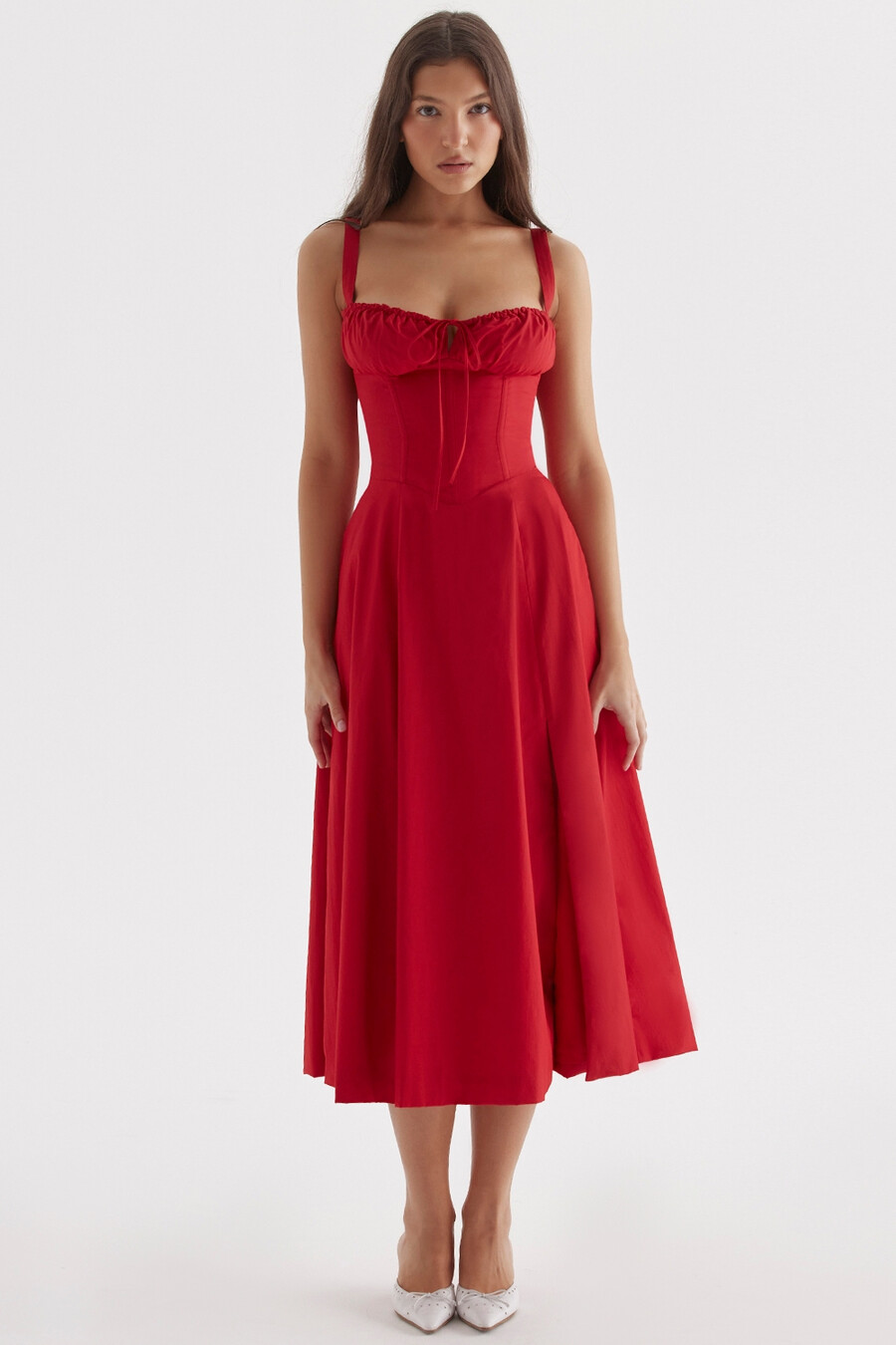 rotes rosen-bustier-sommerkleid