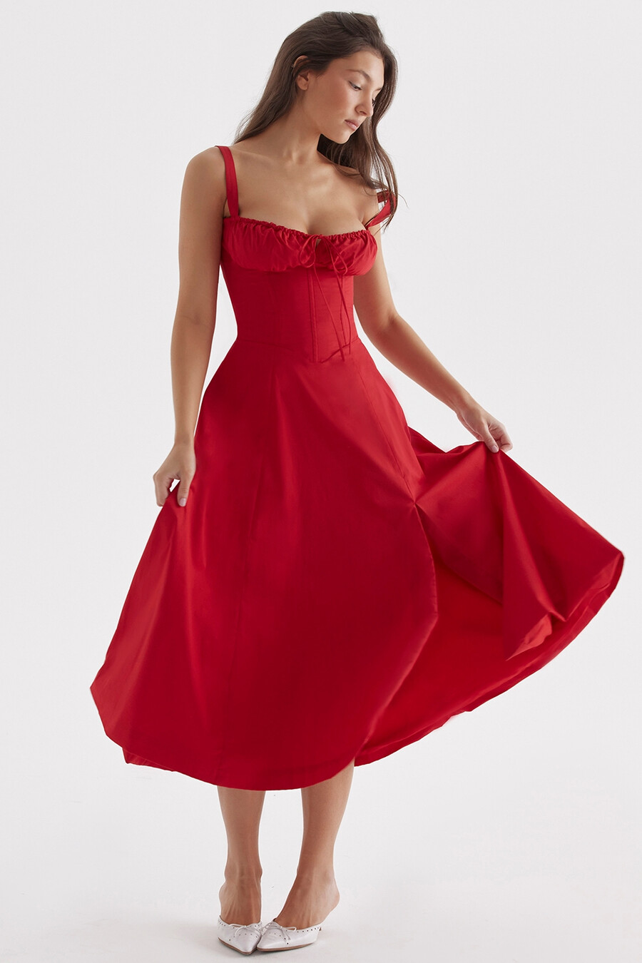 rotes rosen-bustier-sommerkleid