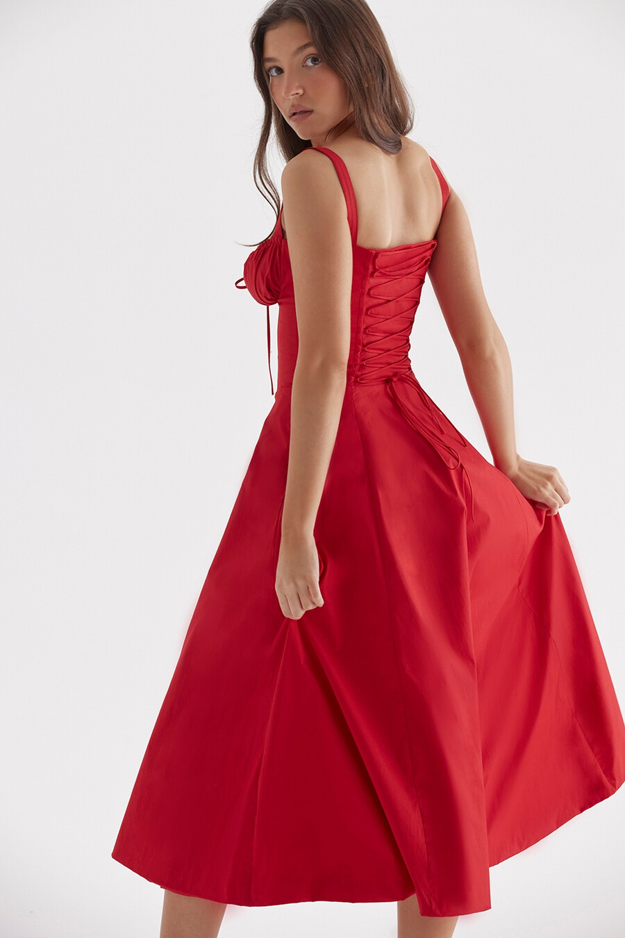 rotes rosen-bustier-sommerkleid