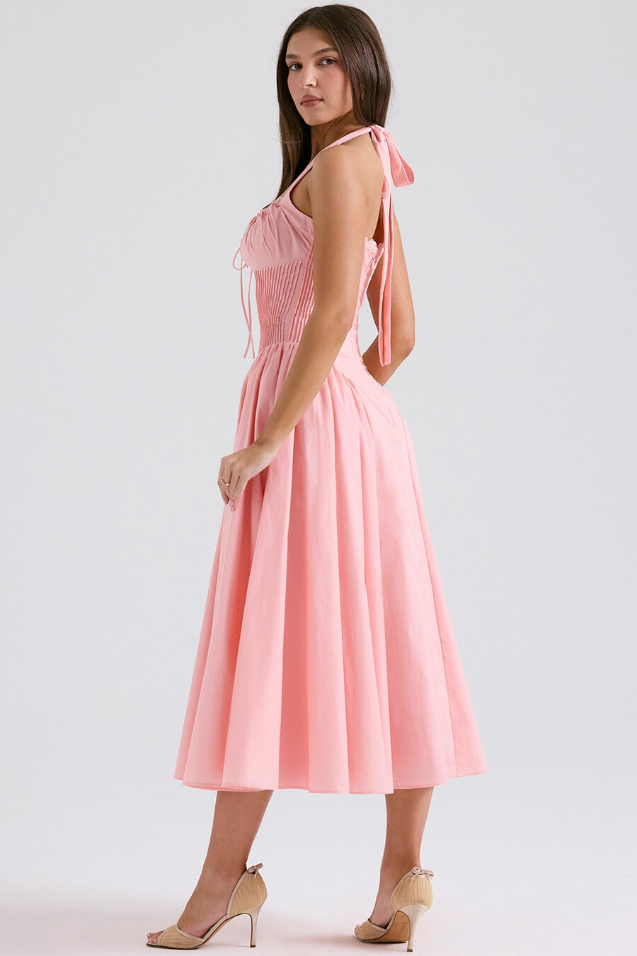 rosafarbenes baumwoll-halterkleid midi-sommerkleid