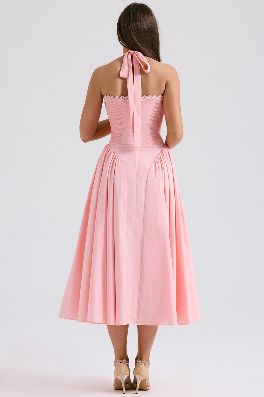 rosafarbenes baumwoll-halterkleid midi-sommerkleid