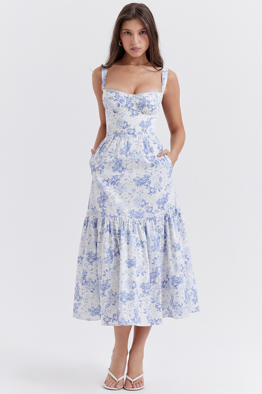 blau gemustertes midi-sommerkleid