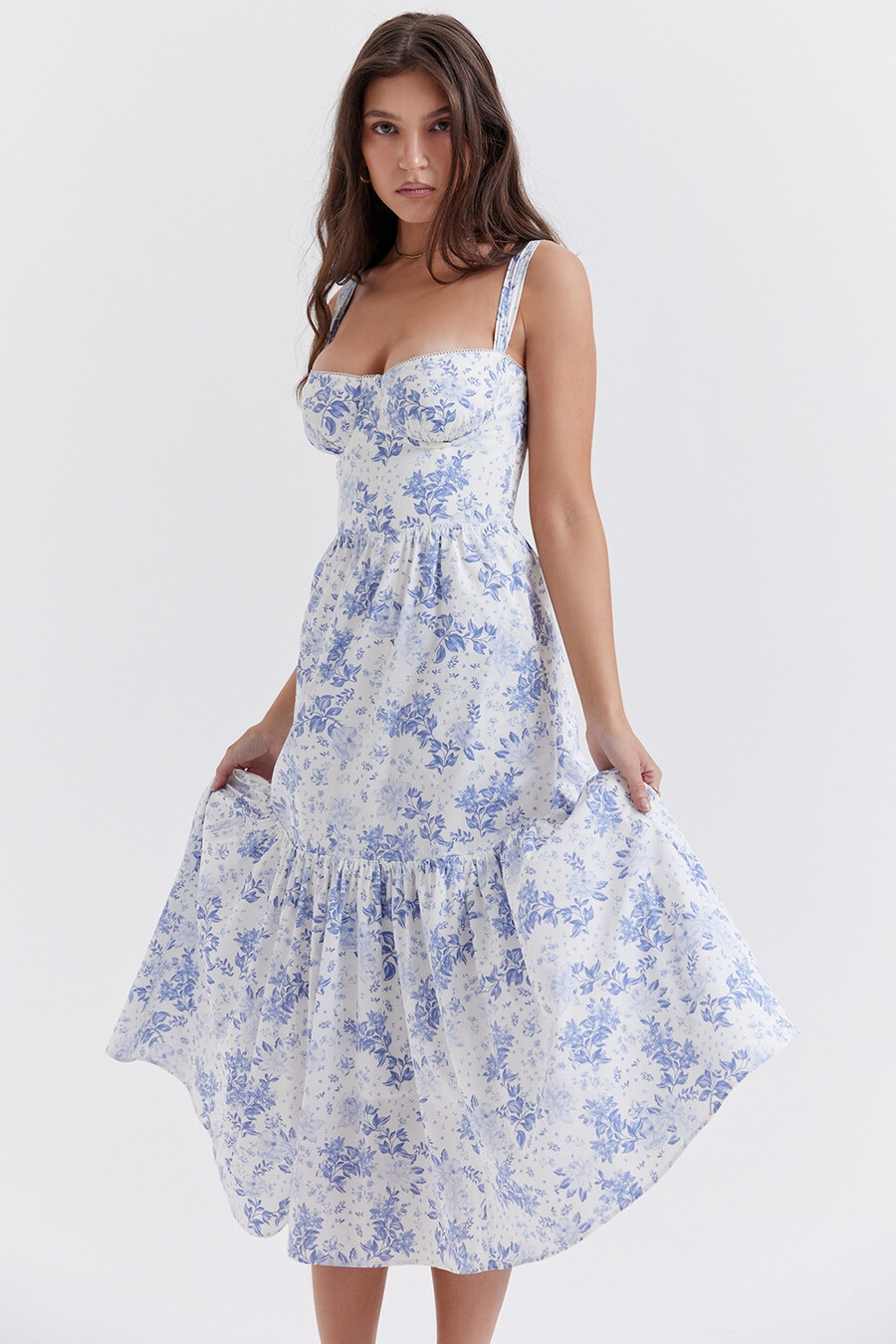 blau gemustertes midi-sommerkleid