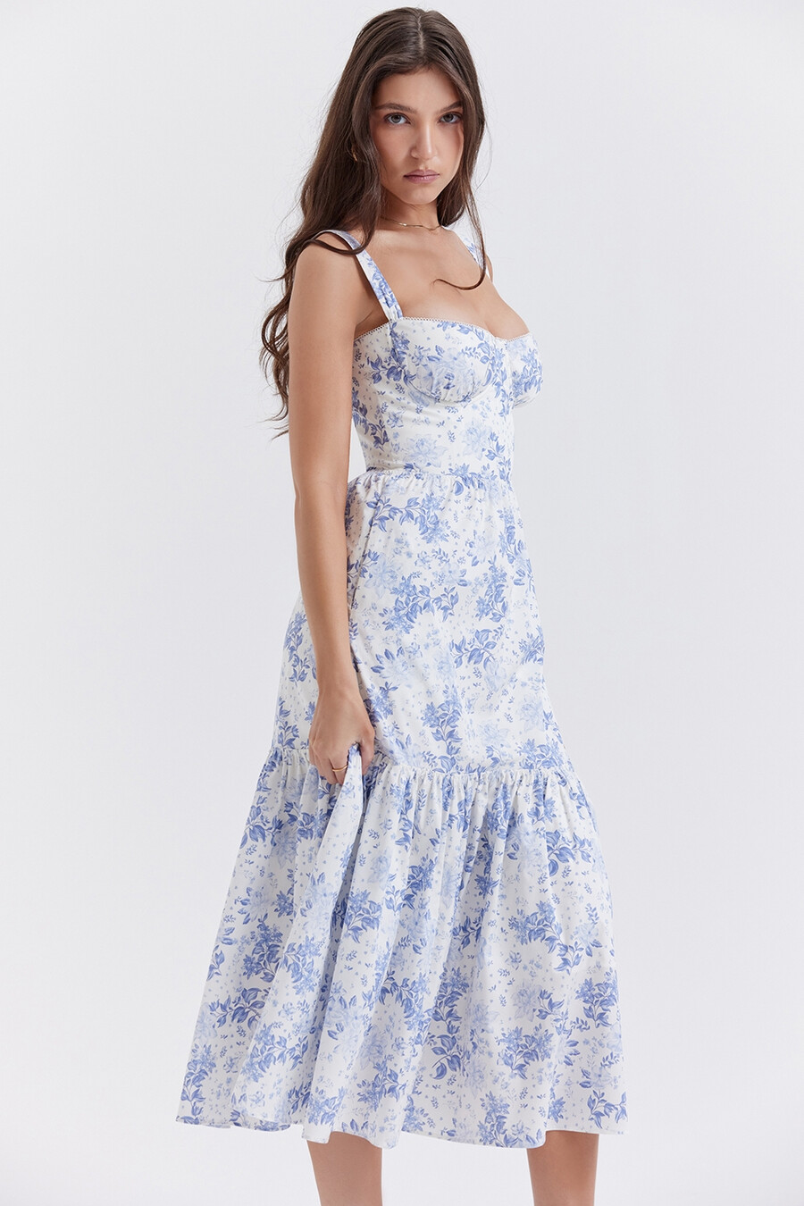 blau gemustertes midi-sommerkleid